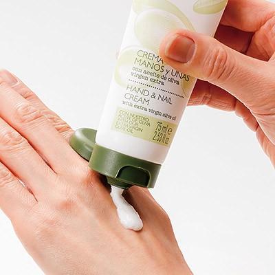 スペイン お土産 スペイン土産 ギフト ラチナータ ハンド ネイルクリーム Id 国内 海外土産通販 ギフトランド 通販 Paypayモール