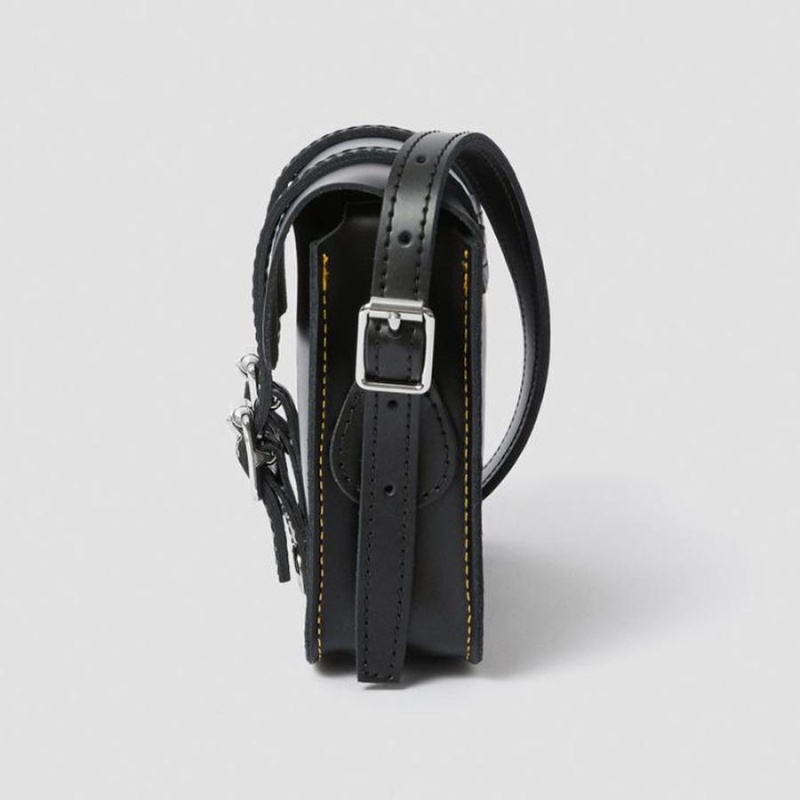 Dr.Martenバッグ Kiev Leather Top Handle Bag in Black | Dr. Martens