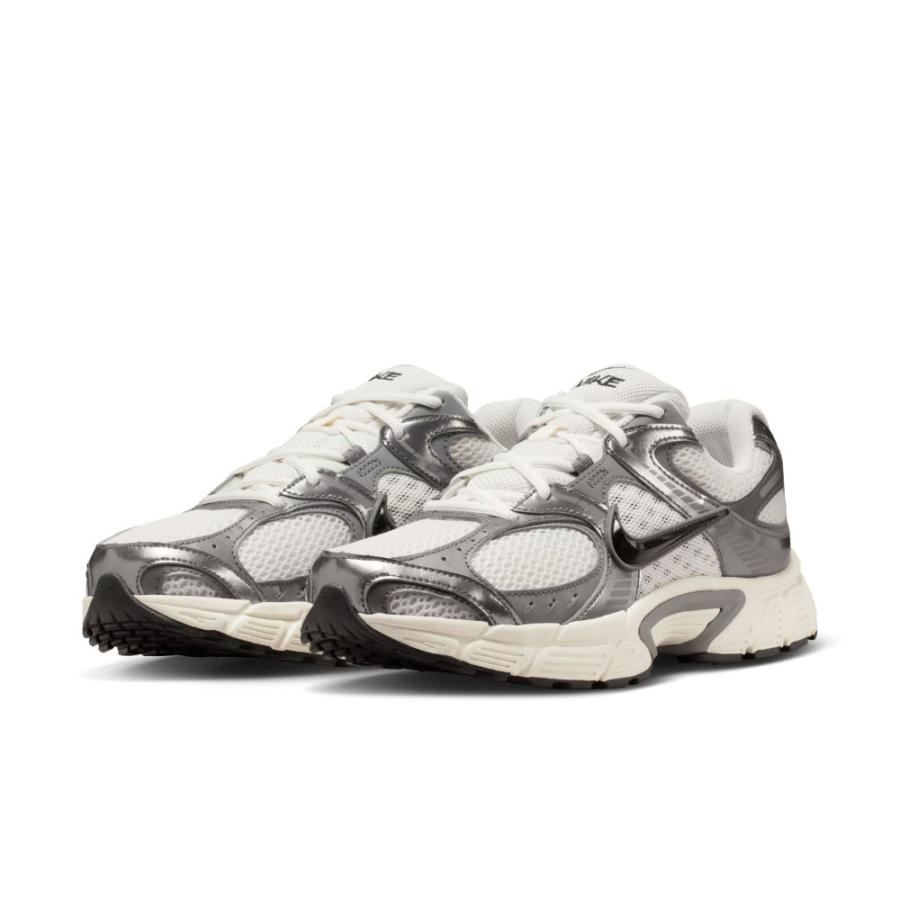 NIKEスニーカー　新品 NIKE（ナイキ） スニーカー メンズ ランニングシューズ V5 RNRHJ5228