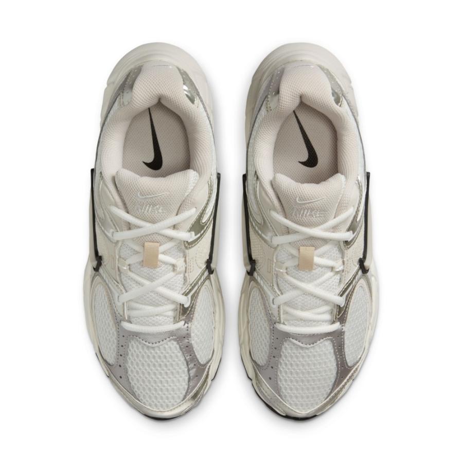 週末限定価格⭐︎NIKE ウィメンズV5 RNR HQ7901-104 24.5㌢ NIKE（ナイキ） スニーカー レディース V5 RNR HQ7901 NIKE V5 RNR