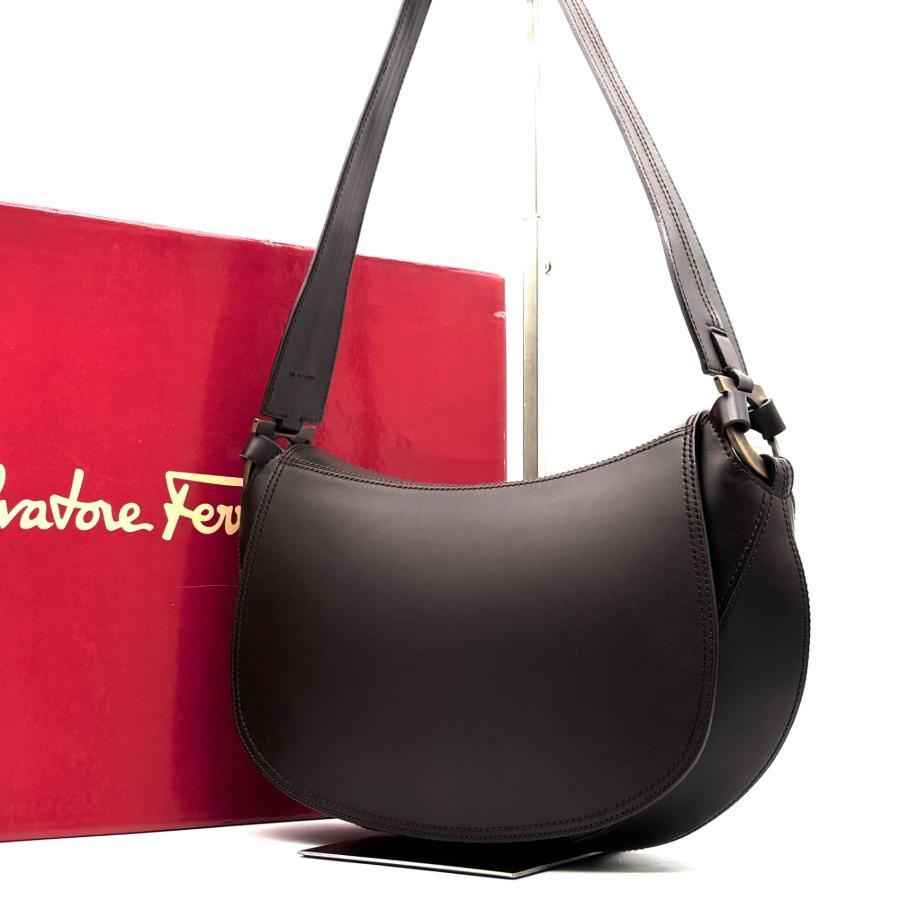 サルヴァトーレフェラガモ Salvatore Ferragamo ワンショルダーバッグ