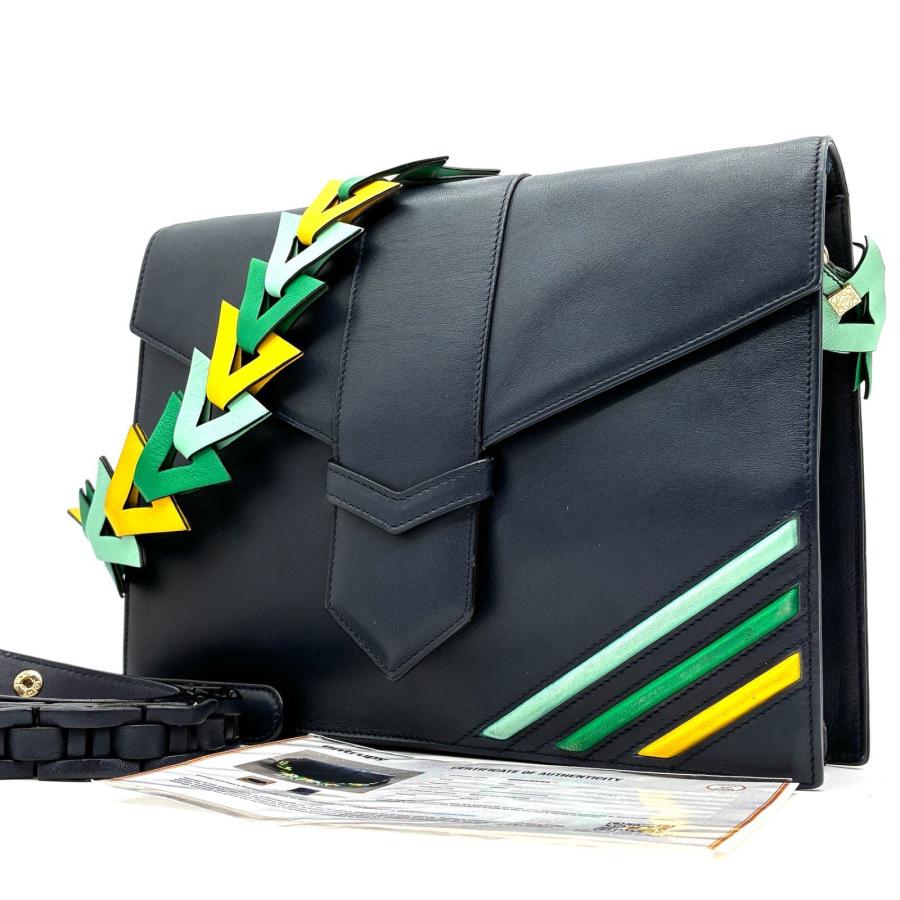 美品 ロエベ バルセロナクロスボディレザー ロゴ型押し 2wayショルダーバッグ ロエベ LOEWE バルセロナ ショルダーバッグ 2WAY レザー V字ストラップ