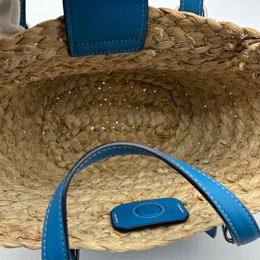 未使用に近い COACH コーチ かごバッグ ストローバッグ 2way トートバッグ ショルダーバッグ 麦わら レザー ナチュラル ブルー 青 馬車ロゴ 斜め掛け 肩掛け 夏 リゾート お出かけ 旅行 デート レディース 鞄 爽やか 涼しげ おしゃれ 未使用に近い COACH コーチ かごバッグ ストローバッグ 2way トート