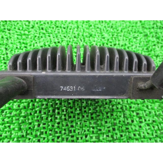 FXD1450 レギュレター ハーレー 純正 中古 バイク 部品 2006-2007年の