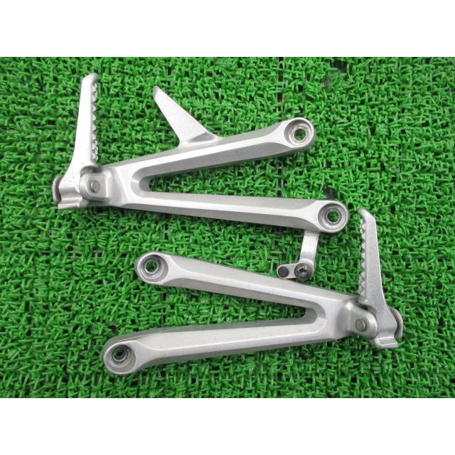 CBR1000RR タンデムステップ 左右 MEL ホンダ 純正 中古 バイク 部品 コケキズなし 割れ欠け無し そのまま使える ノーマル戻しに 68 ホンダ（HONDA） CBR1000RR タンデムステップ 左右 MEL 純正 中古