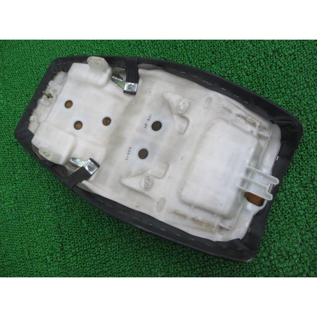 ホンダ CB400SF シート 77200-MCE-0000 純正 中古 バイク 部品 ホンダ CB400SF シート 77200-MCE-0000 純正 中古 バイク 部品