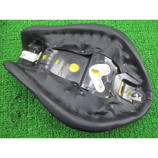 XL883L シート ハーレー 純正 中古 バイク 部品 スポーツスター 05-06