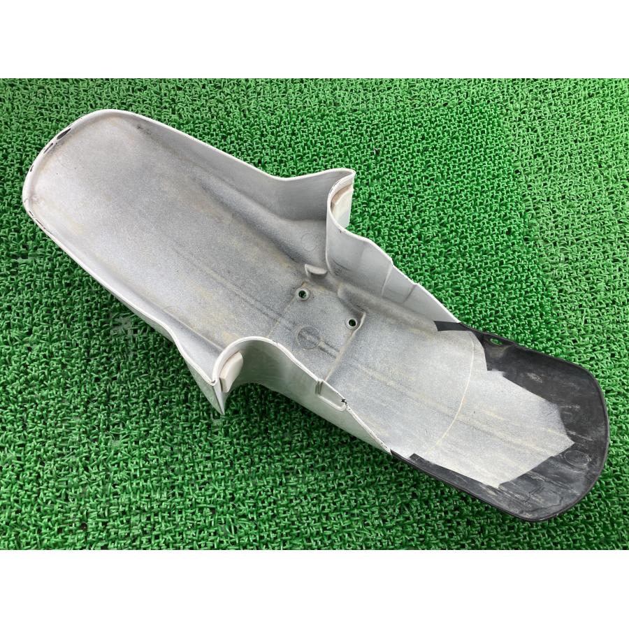 RG400ガンマ フロントフェンダー 白 スズキ 純正 中古 HK31A コケキズ無し 割れ欠け無し 修復に ノーマル戻しに そのまま使える 35_2