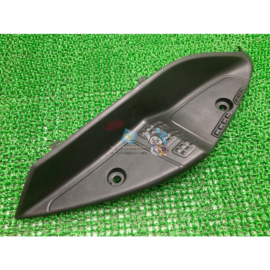 ヤマハ発動機 マジェスティ125 タンデムステップインナーカウル 左 