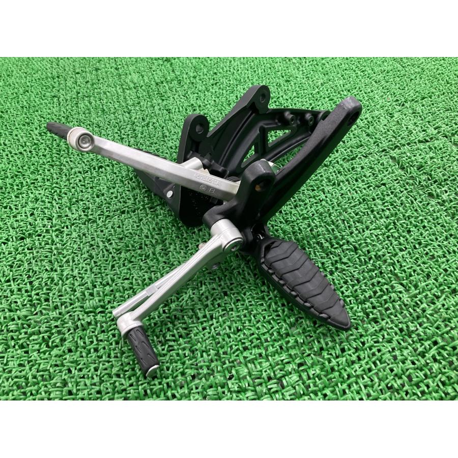 ディアベルストラーダ ステップホルダー 824.3.175.1A/824.3.176.2A ドゥカティ 純正 中古 2014年式外し ZDMG102JBDB018*** 824.3.175.1A 46 ディアベル ステップホルダー 左右 824.3.175.1A/824.3.176.2A