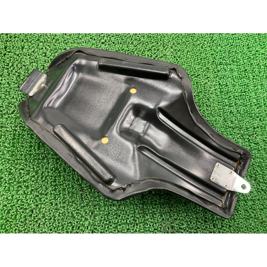 ビルトウィル製スポーツスター シート 社外 中古 バイク 部品 04-17年 破れ無し カスタム素材に そのまま使える 70 ビルトウィル製スポーツスター シート 社外 中古 バイク 部品 04-17年