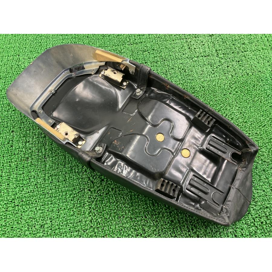 ヤマハ発動機 SR400 シート ヤマハ 純正 中古 バイク 部品 1JR ヤマハ発動機 SR400 シート ヤマハ 純正 中古 バイク 部品 1JR