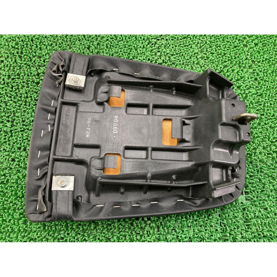 CBR954RR タンデムシート MCJ ホンダ 純正 中古 バイク 部品 SC50 修復素材に ノーマル戻しに そのまま使える 張替素材に 車検 Genuine 19 ホンダ（HONDA） CBR954RR タンデムシート MCJ 純正 中古 バイク 部品