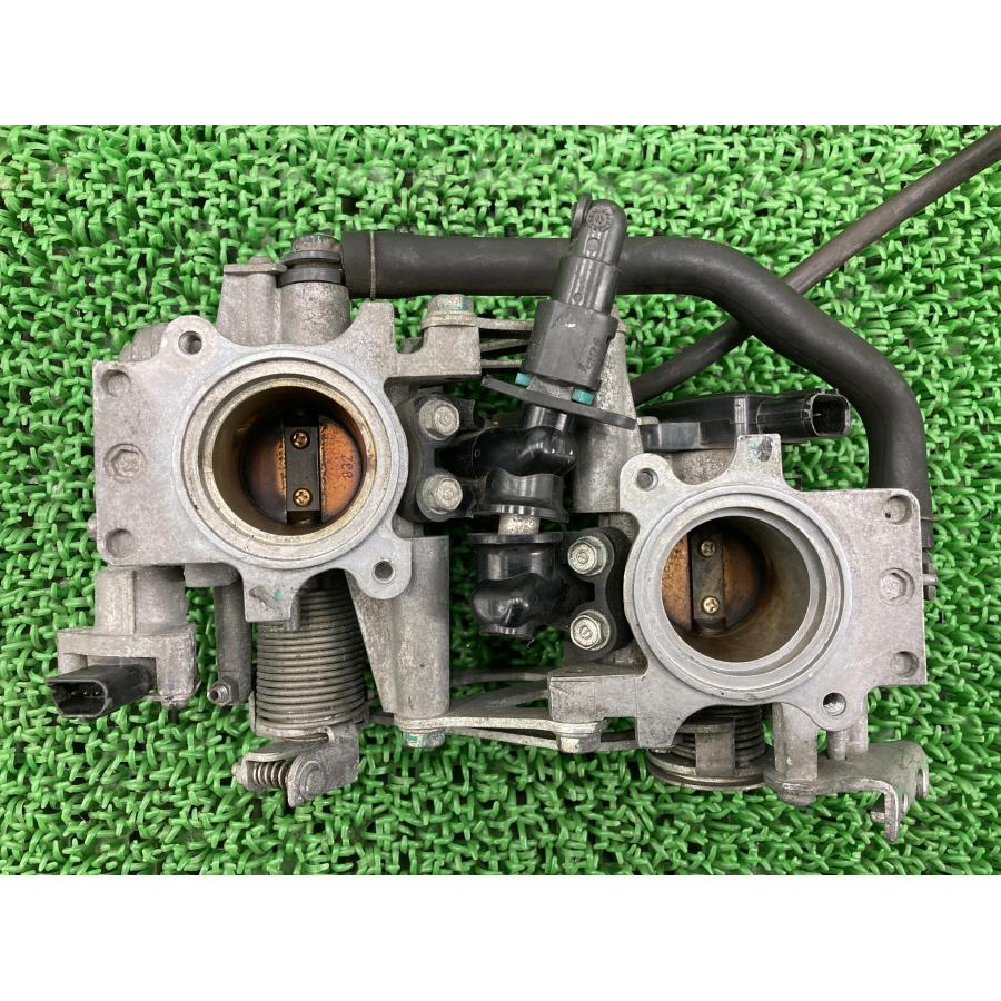 VTR250FI スロットルボディ 88A[A]BK22 ホンダ 純正 バイク 部品 MC33 本体割れ欠け無し 部品取りに 車検 Genuine 【中古】 51 ホンダ（HONDA） VTR250FI スロットルボディ 88A[A]BK22 純正 中古