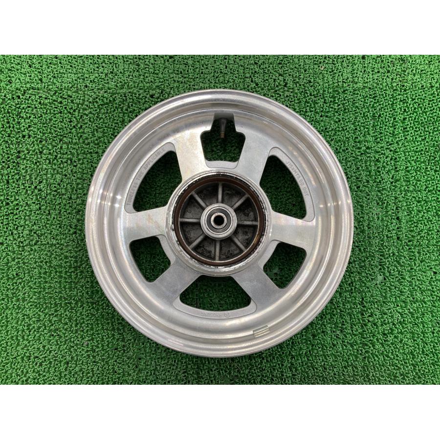 GV125 リアホイール ヒョースン(HYOSUNG) 純正 バイク 部品 レア 歪み無し 振れ無し ペイント素材に 修復素材に 【中古】 65 GV125 リアホイール ヒョースン(HYOSUNG) 純正 中古 バイク 部品 レア