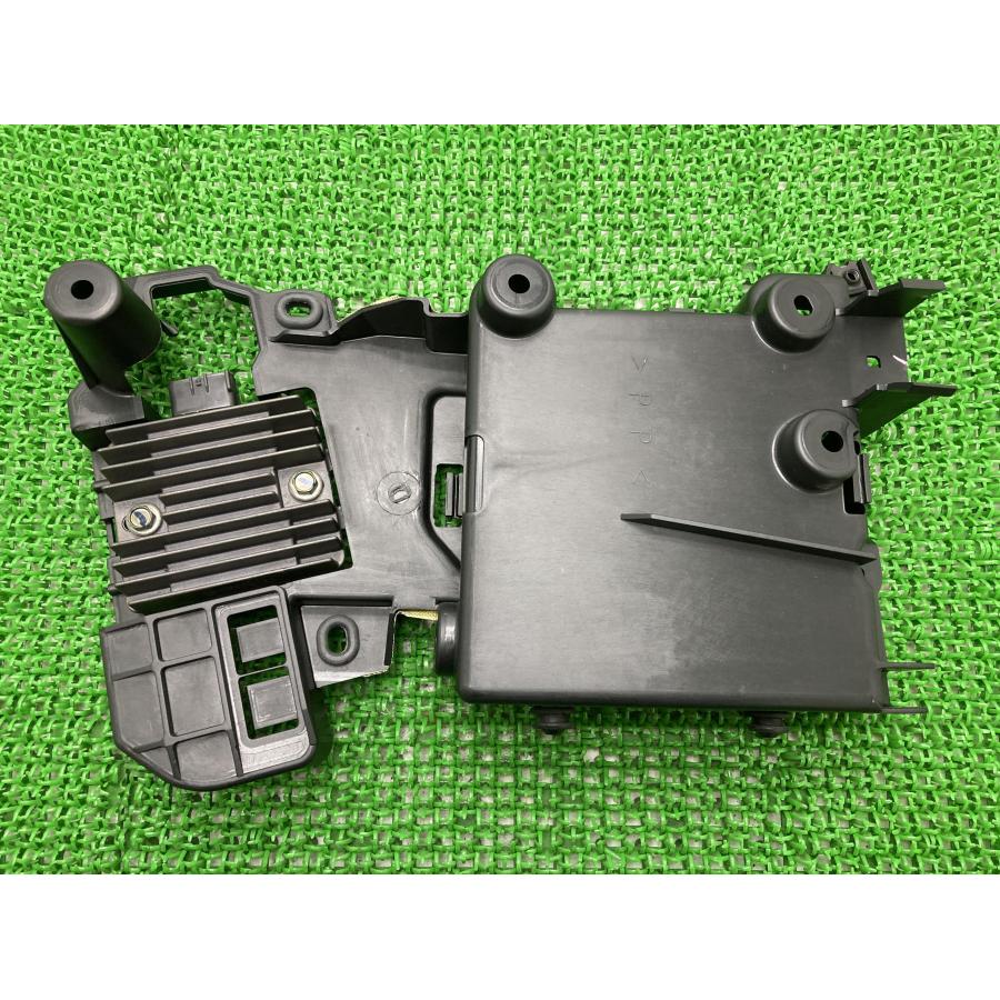 ドラッグスター1100 レギュレーター ヤマハ 純正 新品 バイク 部品 未使用品 VP10J パネル付き 割れ欠け無し 修復素材に 16 ヤマハ発動機 ドラッグスター1100 レギュレーター ヤマハ 純正 新品