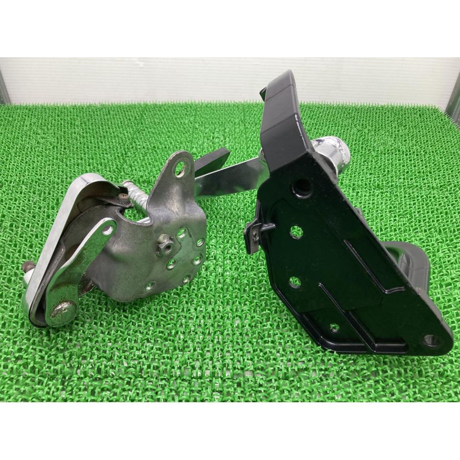 FLSTC1340 ステップホルダー 左右 ハーレー 純正 中古 バイク 部品