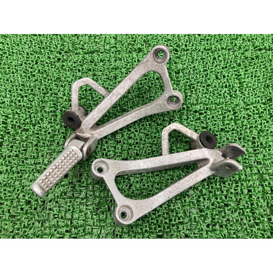 NSR250RSP ステップホルダー 左右 KV3P ホンダ 純正 バイク 部品 MC28 KV3-P 割れ欠け無し 曲がり無し 修復素材に 【中古】 74 ホンダ（HONDA） NSR250RSP ステップホルダー 左右 KV3P 純正 中古