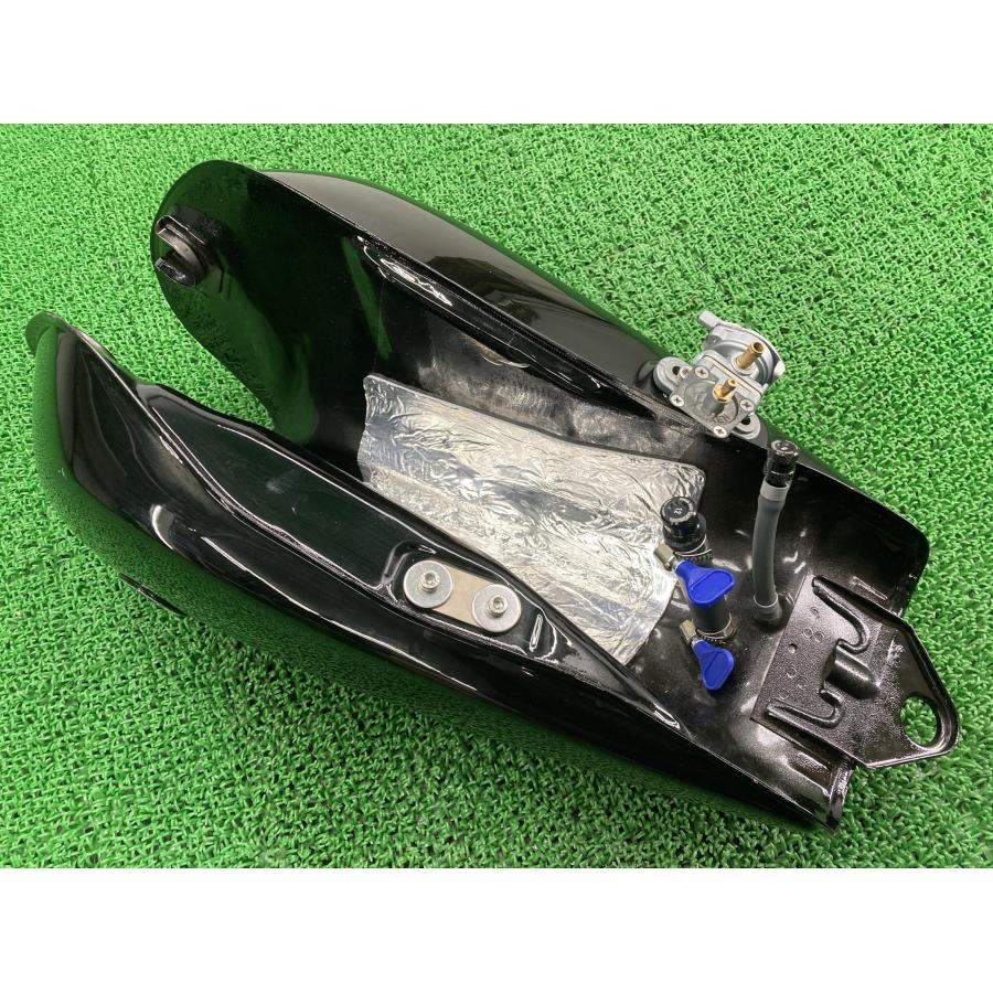 ヤマハ発動機 SR400 タンク 黒 ヤマハ 純正 中古 バイク 部品 激 ヤマハ発動機 SR400 タンク 黒 ヤマハ 純正 中古 バイク 部品 激
