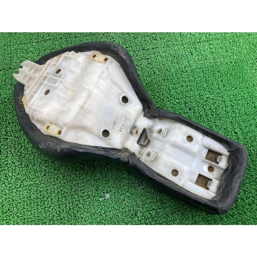 スティード400 シート KW9/MR1 ホンダ 純正 バイク 部品 NC26 KW9 MR1 修復素材に ノーマル戻しに そのまま使える 【中古】 65 ホンダ（HONDA） スティード400 シート KW9/MR1 純正 中古 バイク 部品