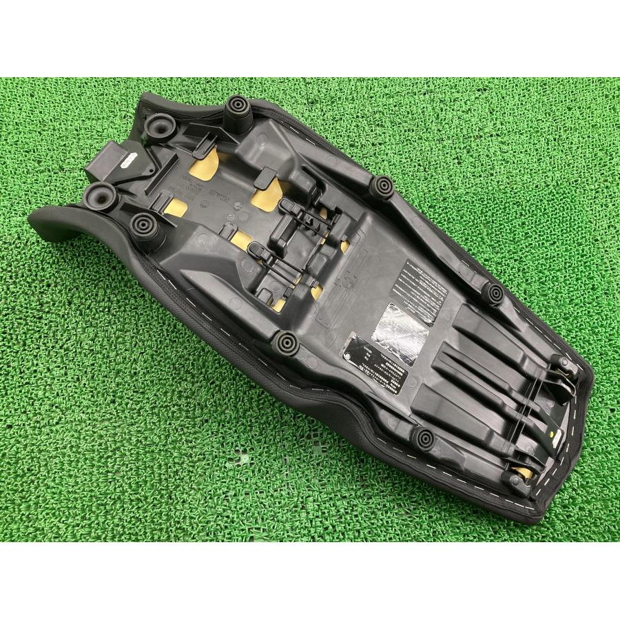 F700GS シート 5253 7697694  純正 バイク 部品 WB10B0602HZ586*** F800GS F650GS 破れ無し そのまま使える 【中古】 47 F700GS シート 5253 7697694 BMW 純正 中古 バイク 部品