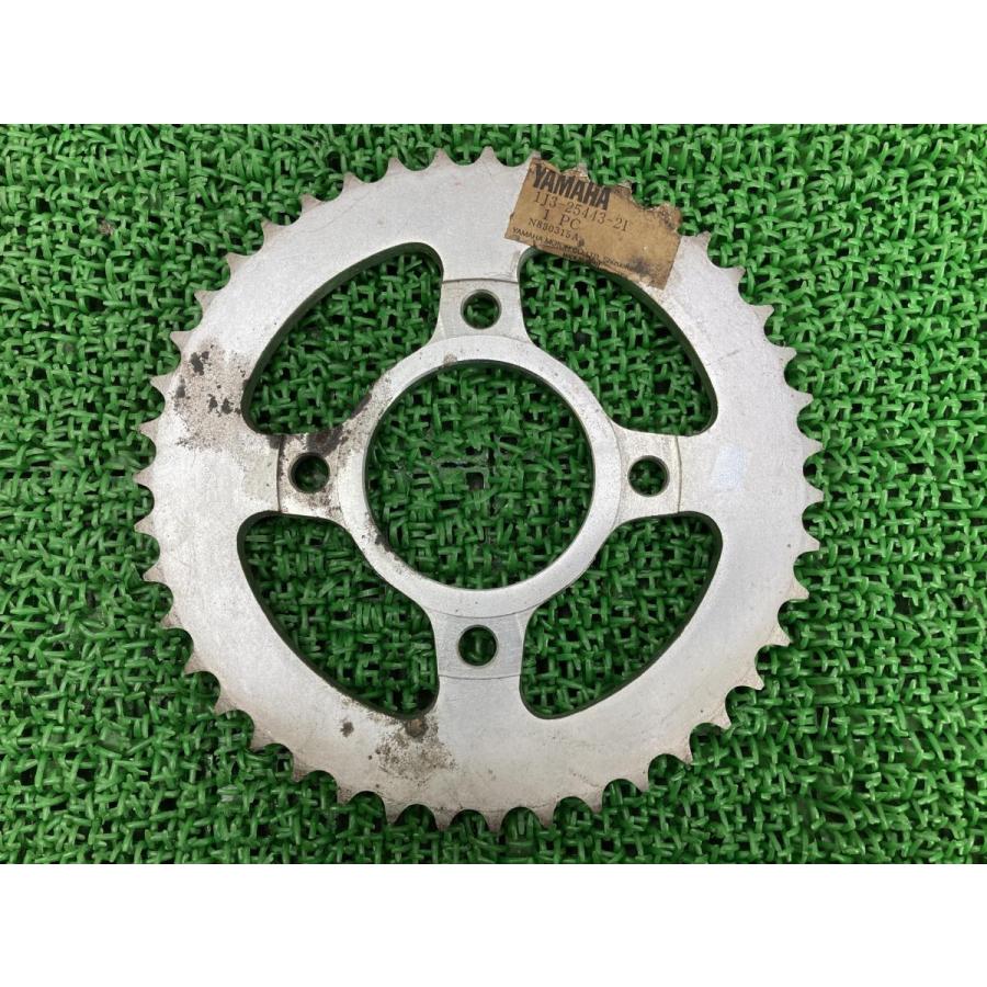 XS500 リアスプロケット 1J3-25443-21 ヤマハ 純正 新品 バイク 部品 未使用 曲がり無し そのまま使える 車検 Genuine 70 ヤマハ発動機 XS500 リアスプロケット 1J3-25443-21 在庫有 即納