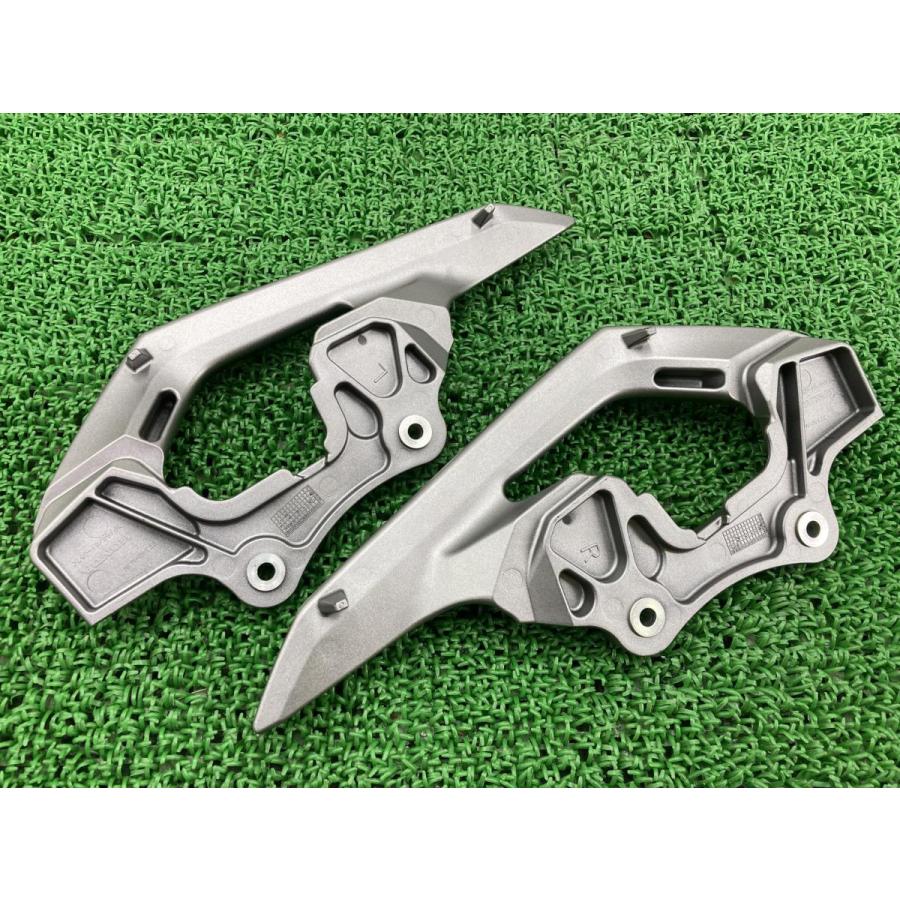 VFR800F グラブバー 左右 ガンM MJM ホンダ 純正 中古 バイク 部品 RC79 ダンデムグリップ ダンデムバー アシストグリップ そのまま使える 91の画像