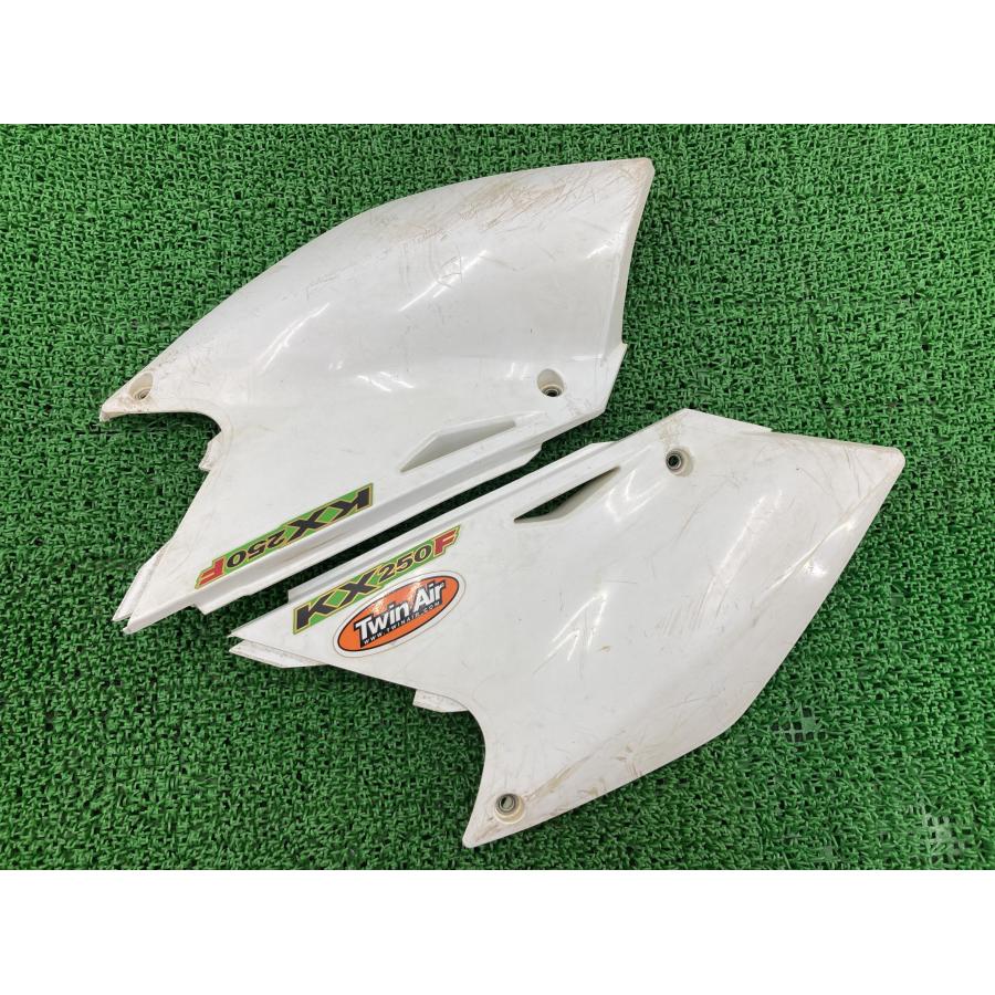 KX250F サイドカバー 左右 白 36001-0022/36001-0033 カワサキ 純正 バイク 部品 36001-0022 36001-0033 割れ欠け無し 【中古】 45 カワサキ（Kawasaki） KX250F サイドカバー 左右 白 36001-0022/36001
