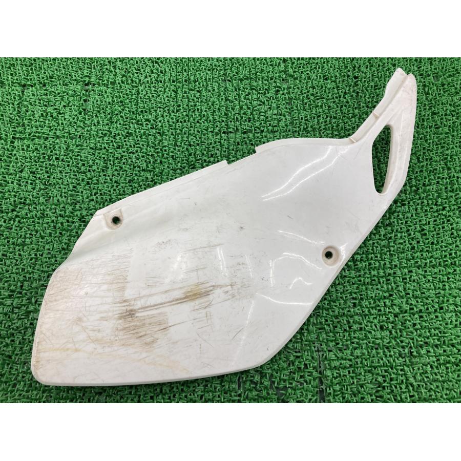 カワサキ（Kawasaki） KLX250 サイドカバー 右 白 36001-1498 純正