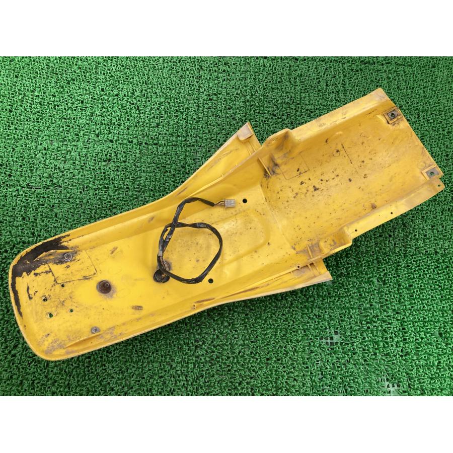 RMX250S リアフェンダー 黄 スズキ 純正 中古 バイク 部品 SJ13A テールランプ付き コケキズ無し 割れ欠け無し 修復素材やペイント素材に|ts-parts|03