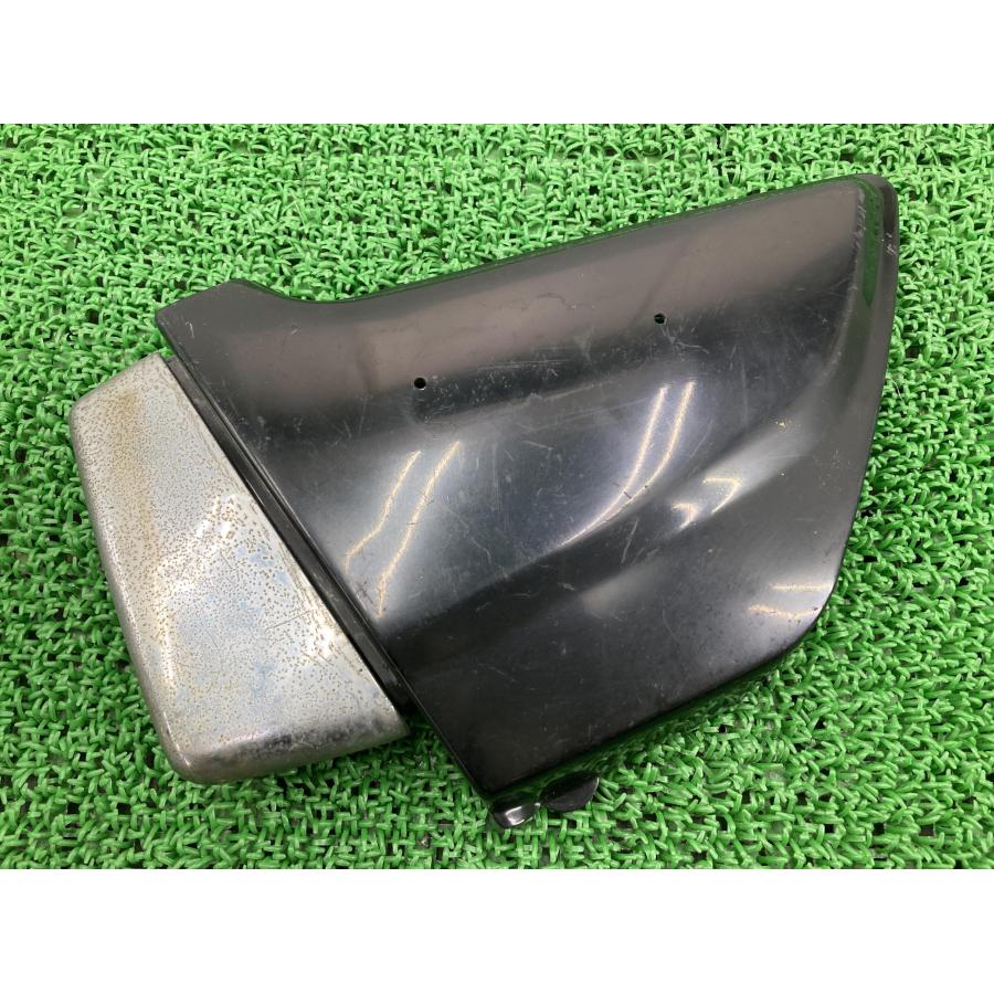 GS450T サイドカバー 左 黒M 47211-44300 スズキ 純正 バイク 部品 GS250Tにも コケキズ無し 修復素材やペイント素材に 【中古】 20 スズキ（SUZUKI） GS450T サイドカバー 左 黒M 47211-44300 純正 中古