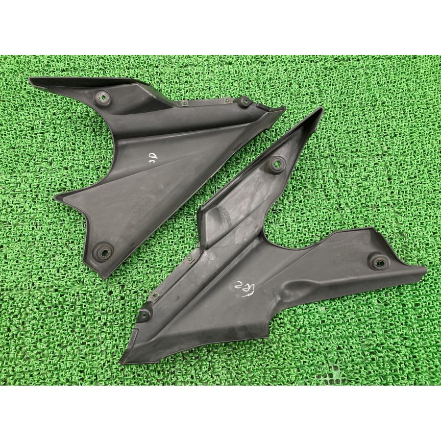 YZF-R15 アンダーカウル 左右 黒M 20P-F8385-00/20P-F8395-00 ヤマハ 純正 ME11CK017C2028*** 20P-F8385-00 20P-F8395-00 【中古】 80 ヤマハ発動機 YZF-R15 アンダーカウル 左右 黒M 20P-F8385-00/20P