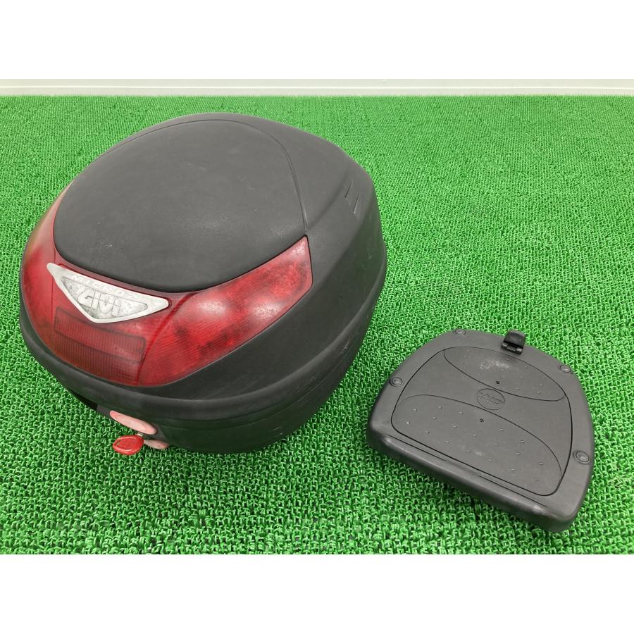 GIVI製 トップケース 社外 バイク 部品 コンディション良好 鍵ベース付 割れ欠け無し コケキズ無し 品薄 希少品 【中古】 98 GIVI製JOG トップケース 社外 中古 バイク 部品 鍵 ベース付き 割れ