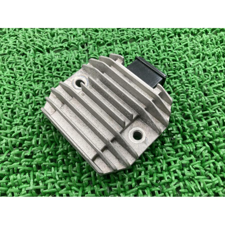 リード110 レギュレター ホンダ 純正 バイク 部品 レギュレーター レクチファイアー ノーマル 機能的問題なし 【中古】 53 ホンダ（HONDA） リード110 レギュレター 純正 中古 バイク 部品