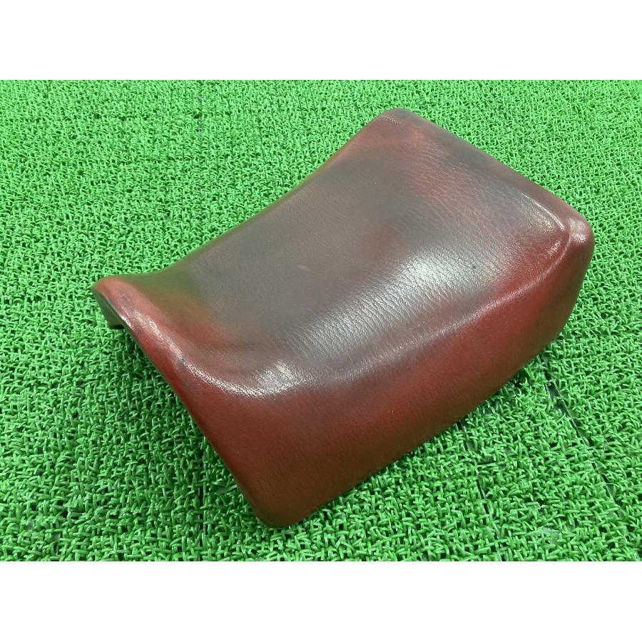 RG400ガンマ フロントシート 赤 45100-20A00 スズキ 純正 バイク 部品 HK31A HM31A 車検 Genuine 【中古】 92 スズキ（SUZUKI） RG400ガンマ フロントシート 赤 45100-20A00 純正