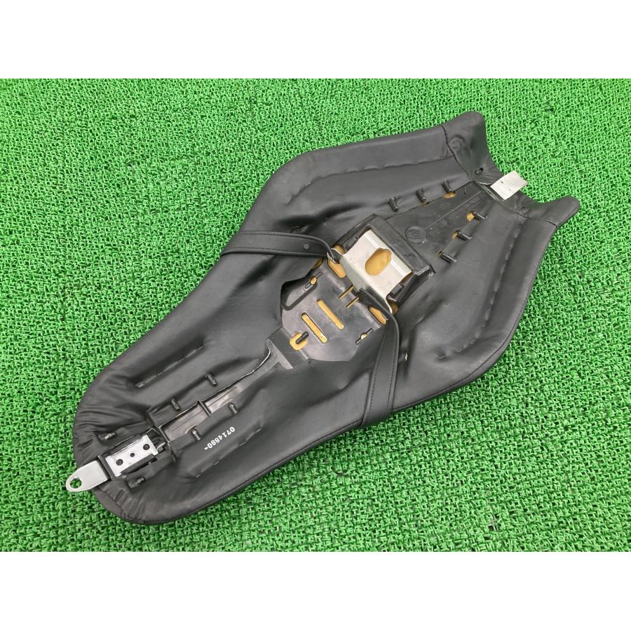 XL1200C シート RDW-92/61-0067 ハーレー 純正 中古 バイク 部品 XL1200C シート RDW-92/61-0067 ハーレー 純正 中古 バイク 部品
