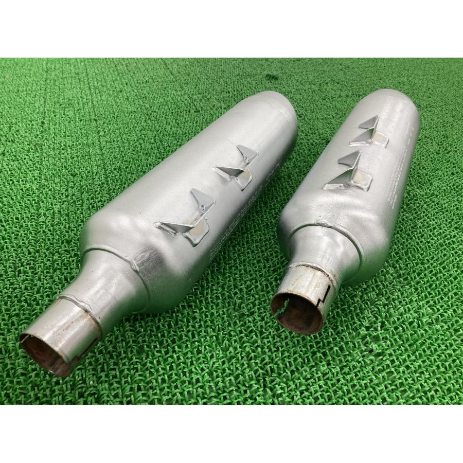 FXFB1750 サイレンサーマフラー 64900720 ハーレー 純正 バイク 部品 ソフテイル ファットボブ コケキズ無し 品薄 【中古】 55 FXFB1750 サイレンサーマフラー 64900720 ハーレー 純正 中古 バイク
