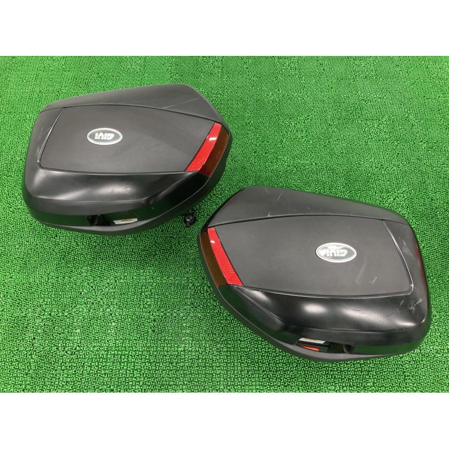 GIVI製 パニアケース 左右 社外 中古 バイク 部品 割れ欠け無し
