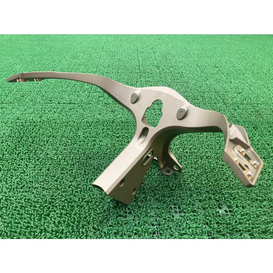 848 アッパーカウルステー 829.3.943.2A 在庫有 即納 ドゥカティ 純正 新品 バイク 部品 未使用品 1098 1198 修復素材に 車検 Genuine 88_1