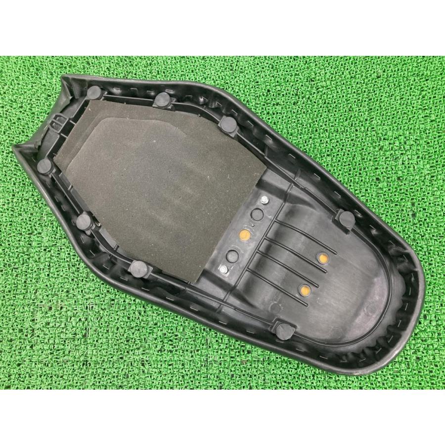 カワサキ（Kawasaki） W650 シート 純正 中古 バイク 部品 EJ650A 後期