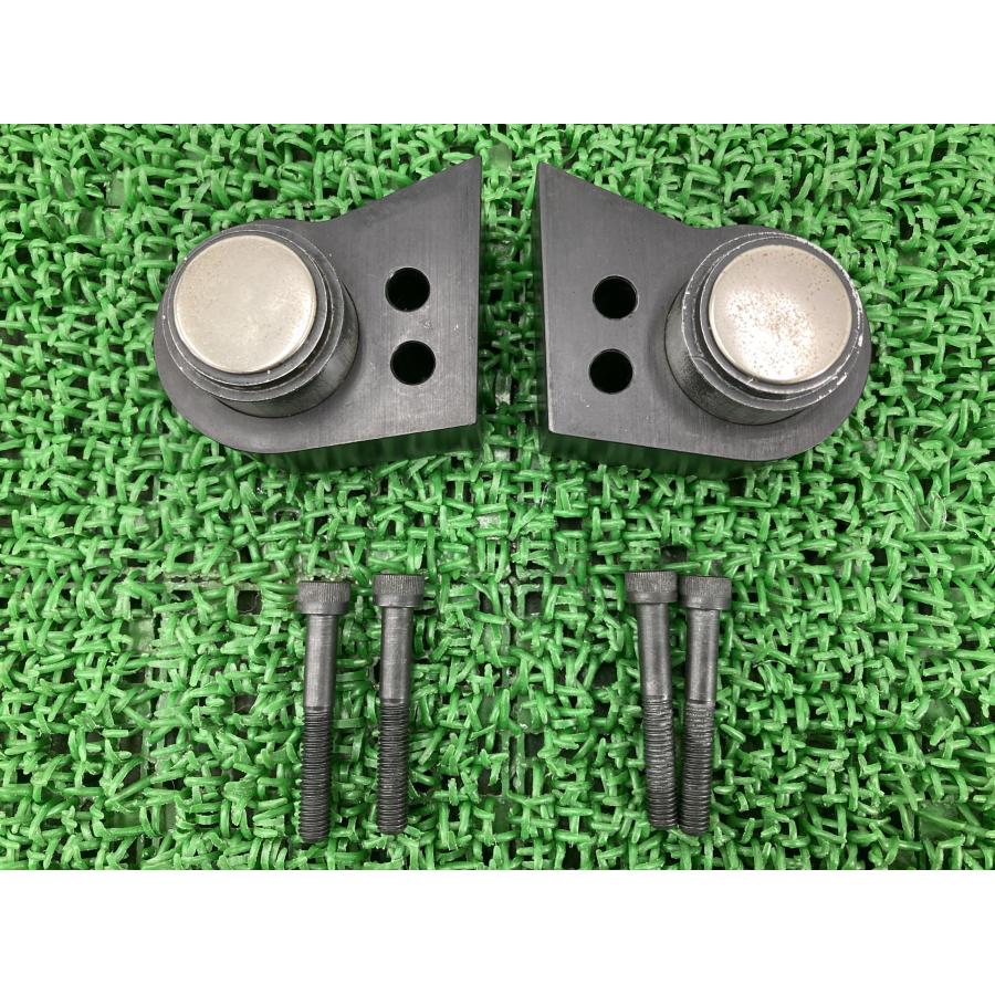 ZZ-R1100 ハンドルアップスペーサー 左右 社外 バイク 部品 アルミ 32mmアップ 割れ欠け無し カスタムに 【中古】 32 ZZ-R1100 ハンドルアップスペーサー 左右 社外 中古 バイク 部品