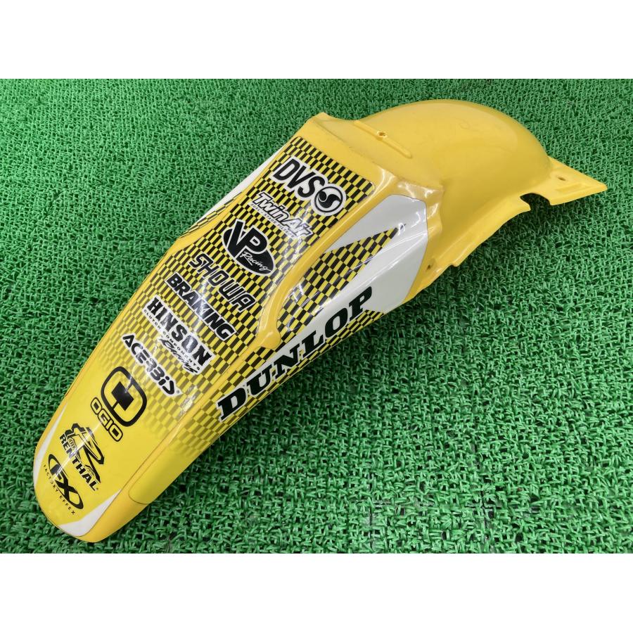 RM125 リアフェンダー 黄 スズキ 純正 バイク 部品 96-00年 コケキズ無し 割れ欠け無し そのまま使える 車検 Genuine 【中古】 80 スズキ（SUZUKI） RM125 リアフェンダー 黄 純正 中古 バイク 部品 96