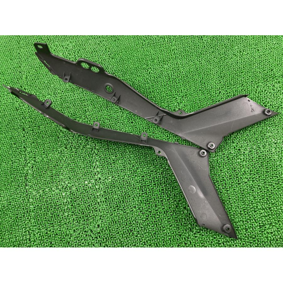 390デューク サイドカバー 左右 黒 901.08.041.000/901.08.042.000 KTM