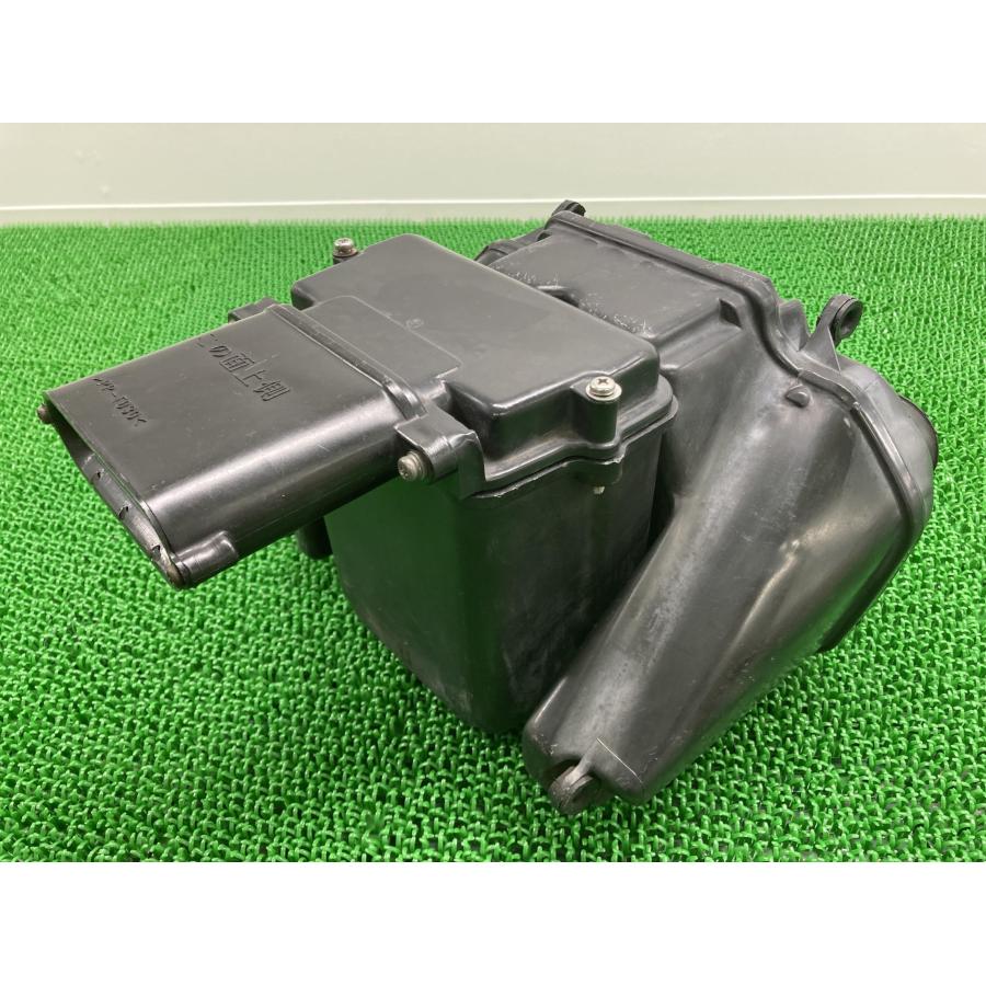 カワサキ ゼファー400 エアクリーナーボックス A077 純正 中古 カワサキ ゼファー400 エアクリーナーボックス A077 純正 中古