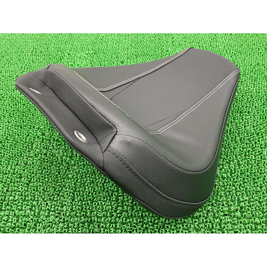 FXBRS1870 シート 52000425 ハーレー 純正 バイク 部品 ブレイクアウト 18年～20年 ソフテイル コンディション良好 【中古】 43 FXBRS1870 シート 52000425 ハーレー 純正 中古 バイク 部品 ブレイク