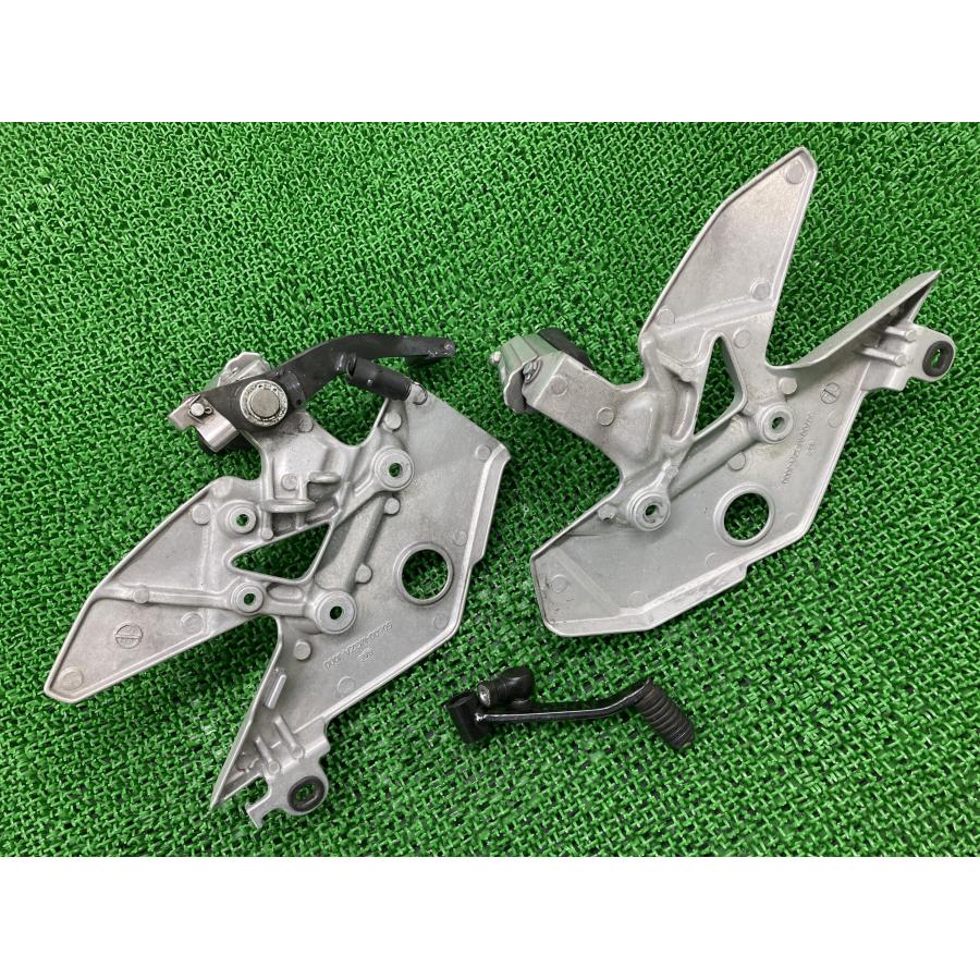 CB400F ステップ 左右 MGZ NC47-1002*** ホンダ 純正 中古 バイク 部品