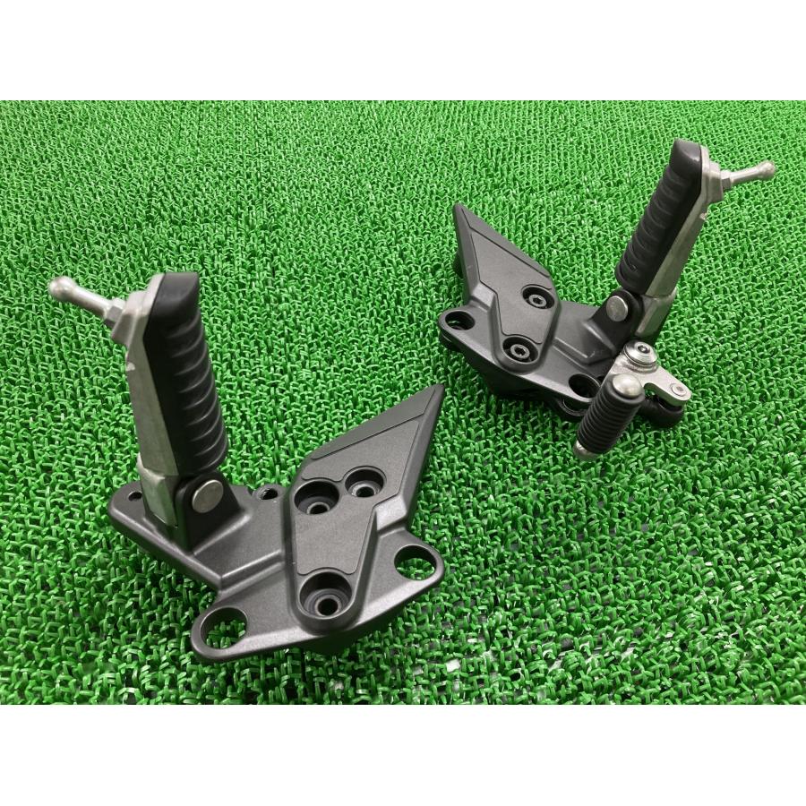 カワサキ Ninja1000 ステップ 左右 0726/0905 純正 中古 バイク カワサキ Ninja1000 ステップ 左右 0726/0905 純正 中古 バイク