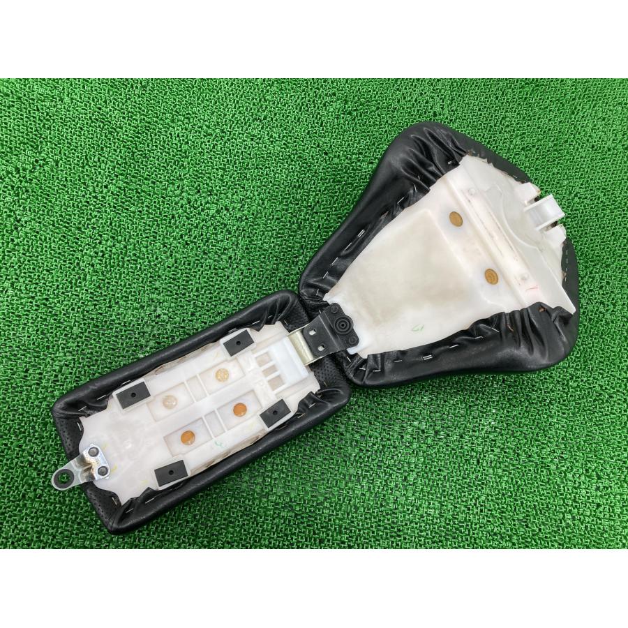 ドラッグスター400 シート 4TR ヤマハ 純正 バイク 部品 VH01J XVS400 DragStar400 ノンスリップシート 破れ無し 【中古】 53 ヤマハ発動機 ドラッグスター400 シート 4TR ヤマハ 純正 中古 バイク