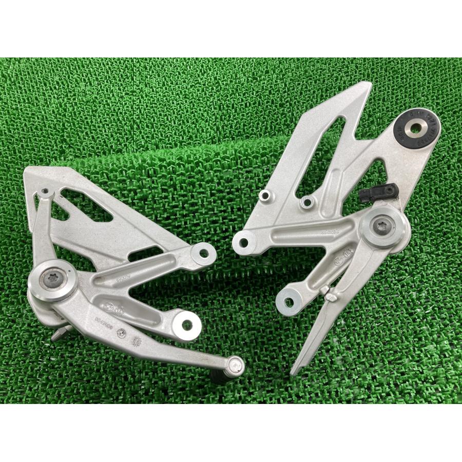 S1000R ステップ 左右 8542075/8542076 BMW 純正 中古 バイク 部品