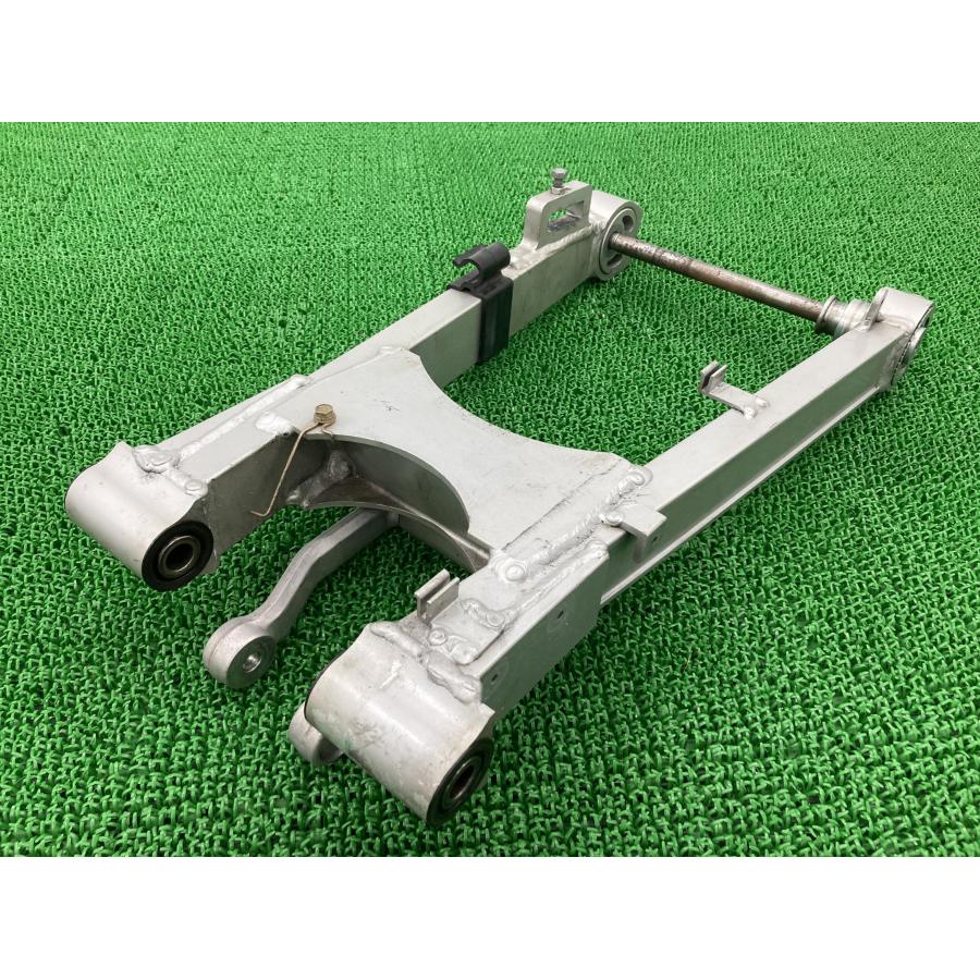 カワサキ（Kawasaki） GPZ900R スイングアーム 純正 中古 バイク 部品